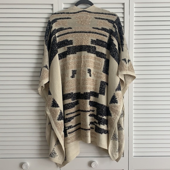 Lucky Brand Oversized Cape - Picture 4 of 6